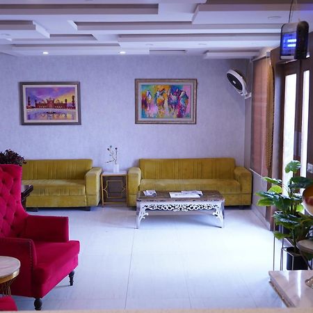 Hotel Avalon Suites 물탄 외부 사진