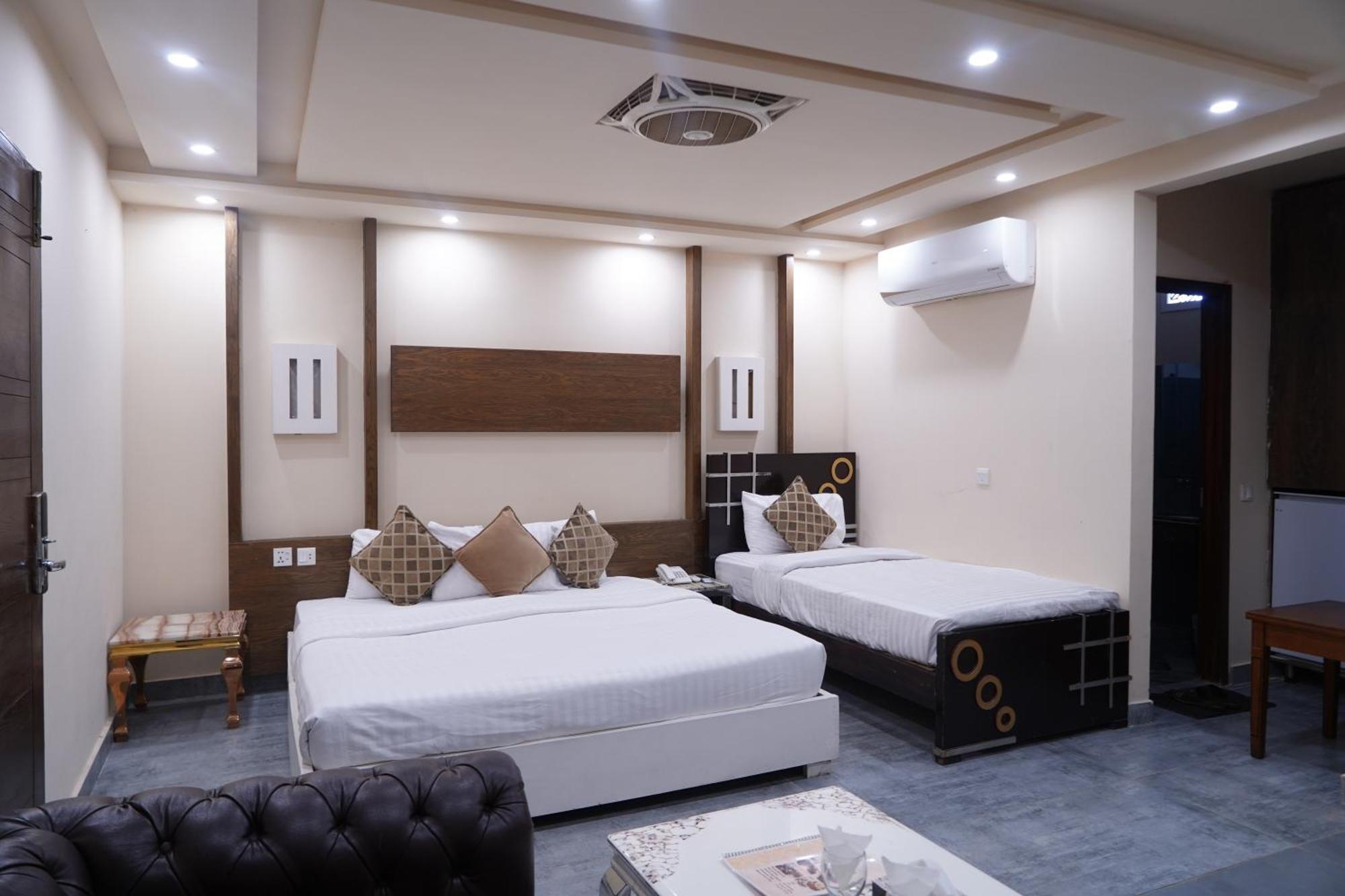 Hotel Avalon Suites 물탄 외부 사진