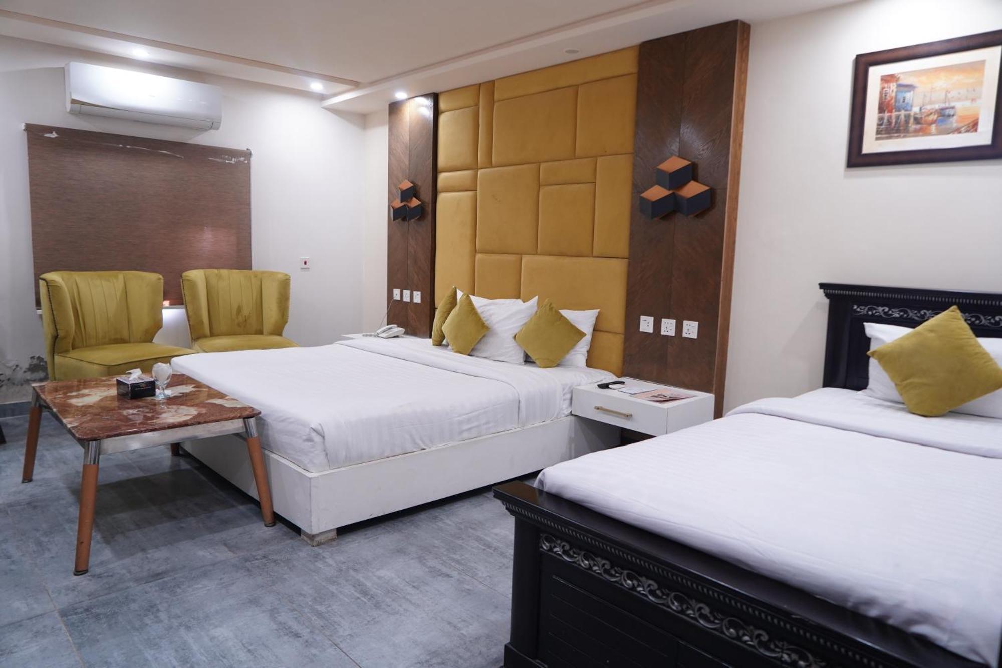 Hotel Avalon Suites 물탄 외부 사진