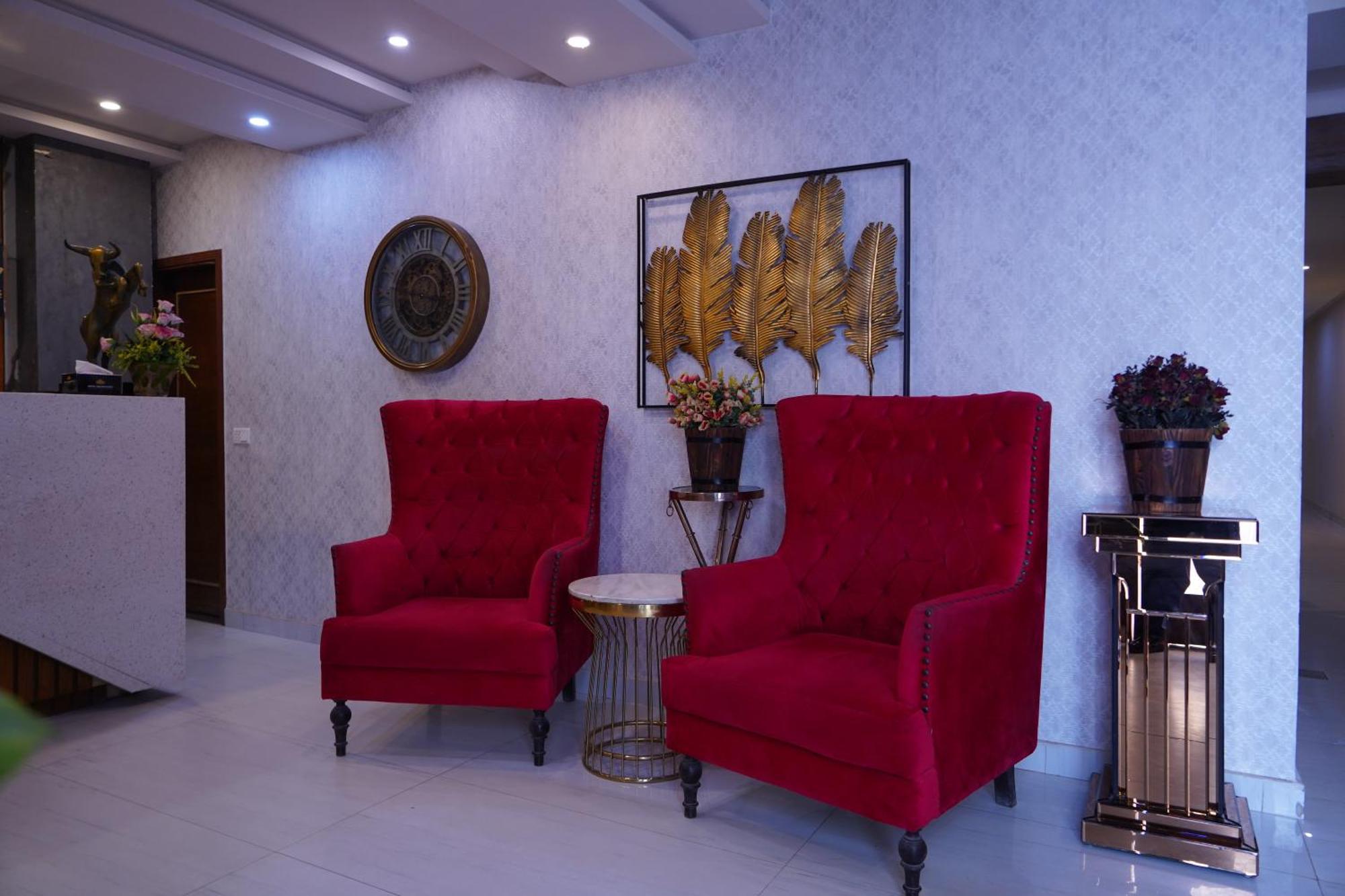 Hotel Avalon Suites 물탄 외부 사진