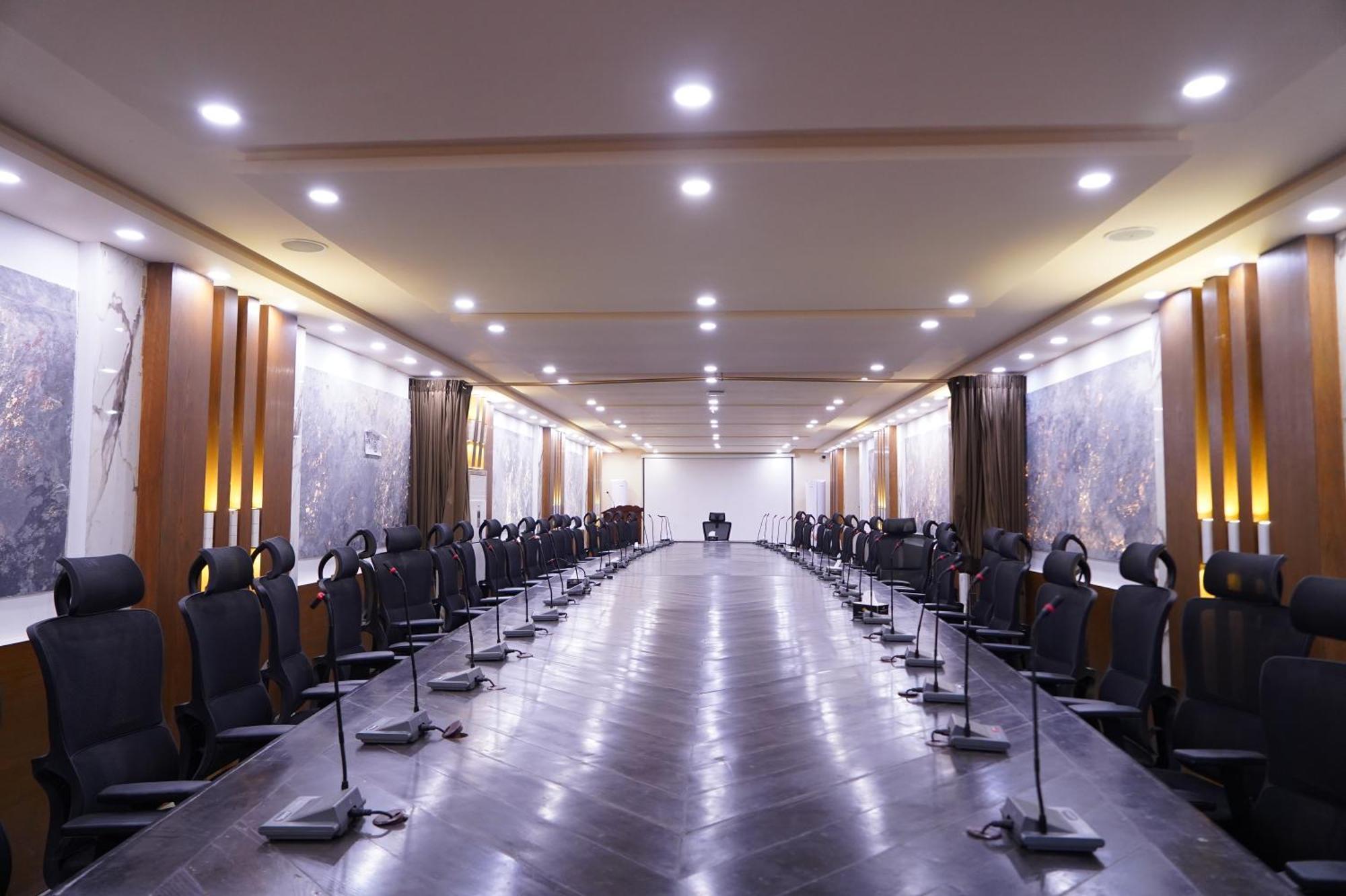 Hotel Avalon Suites 물탄 외부 사진