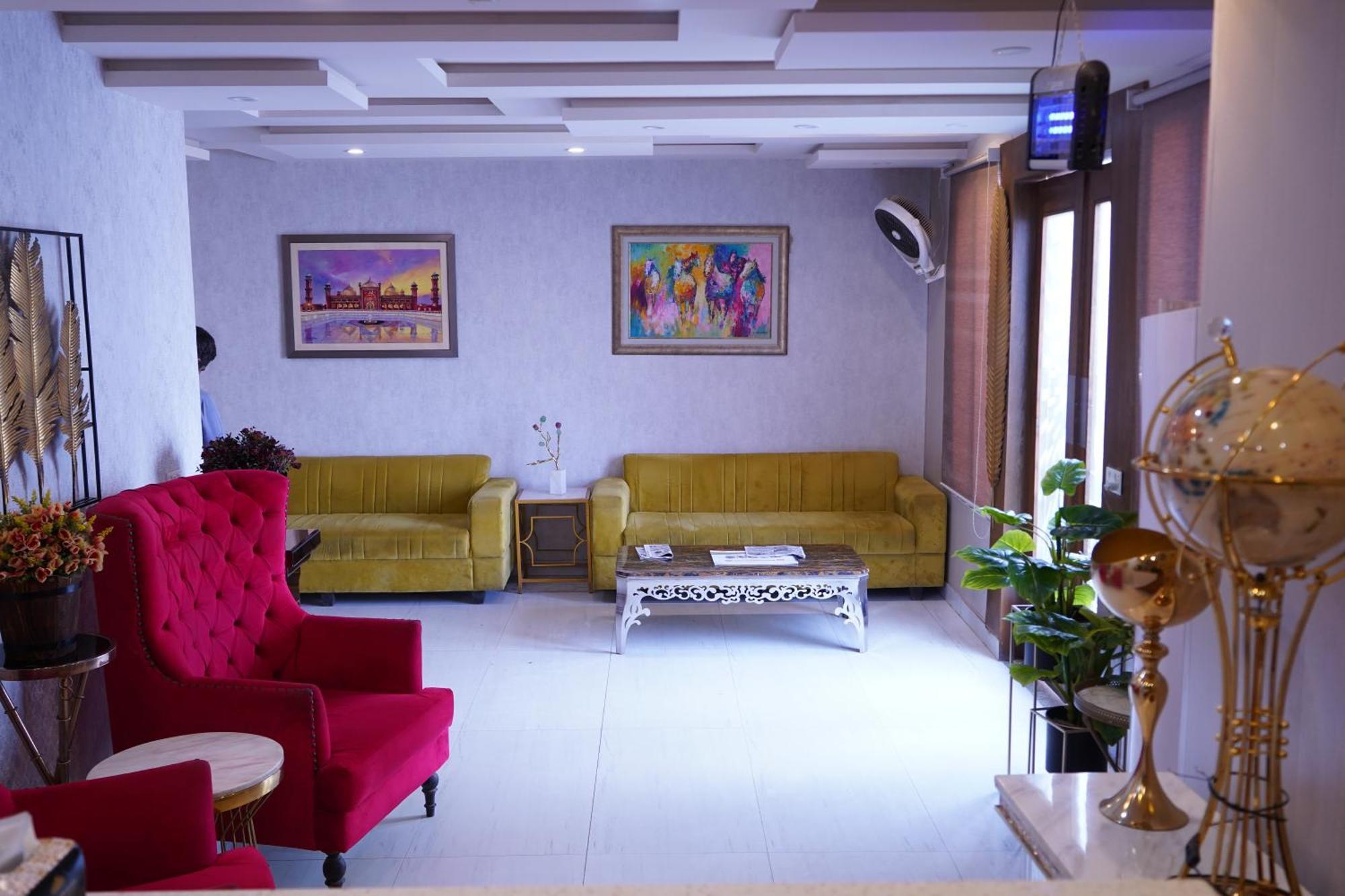 Hotel Avalon Suites 물탄 외부 사진