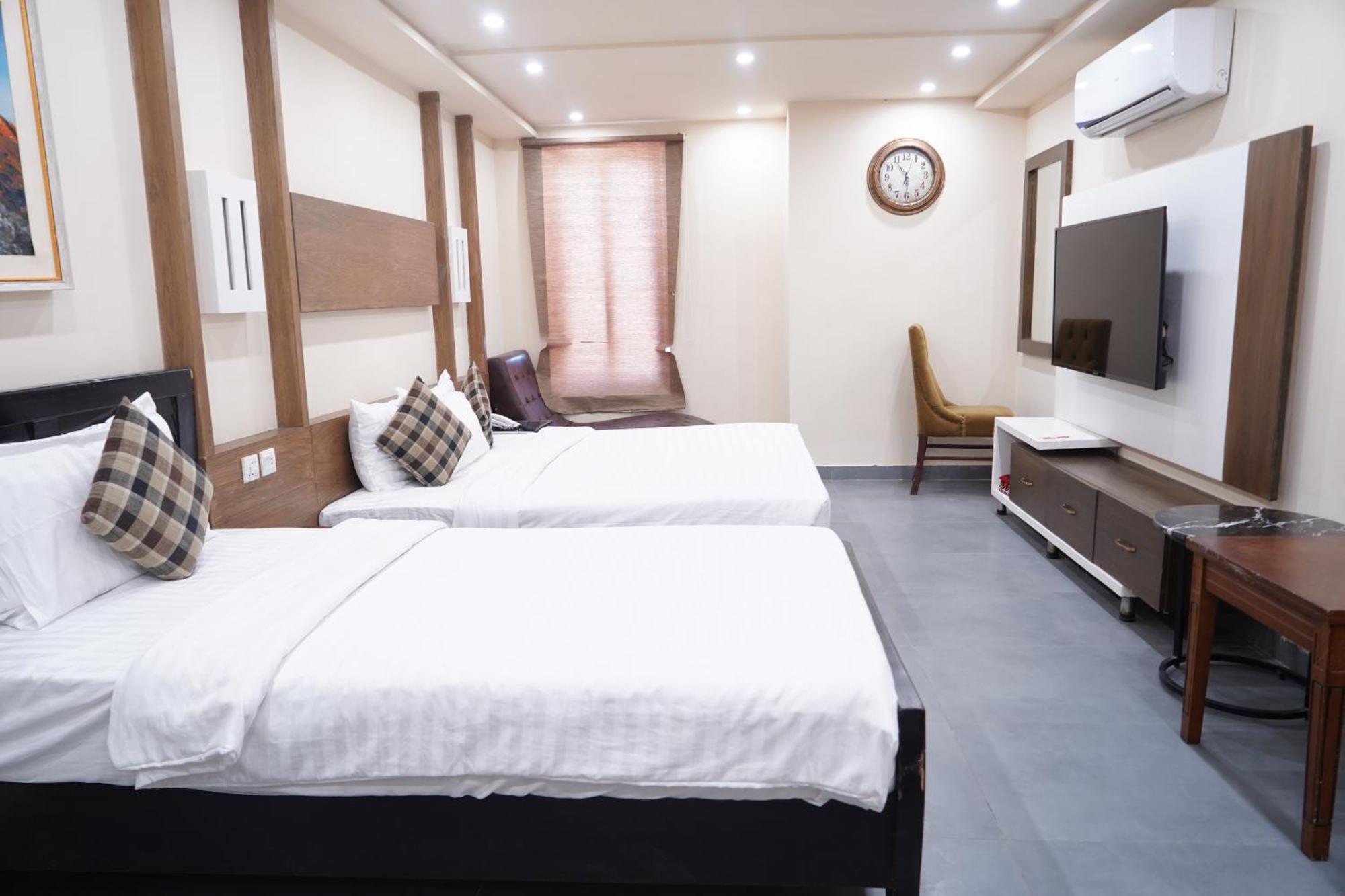 Hotel Avalon Suites 물탄 외부 사진