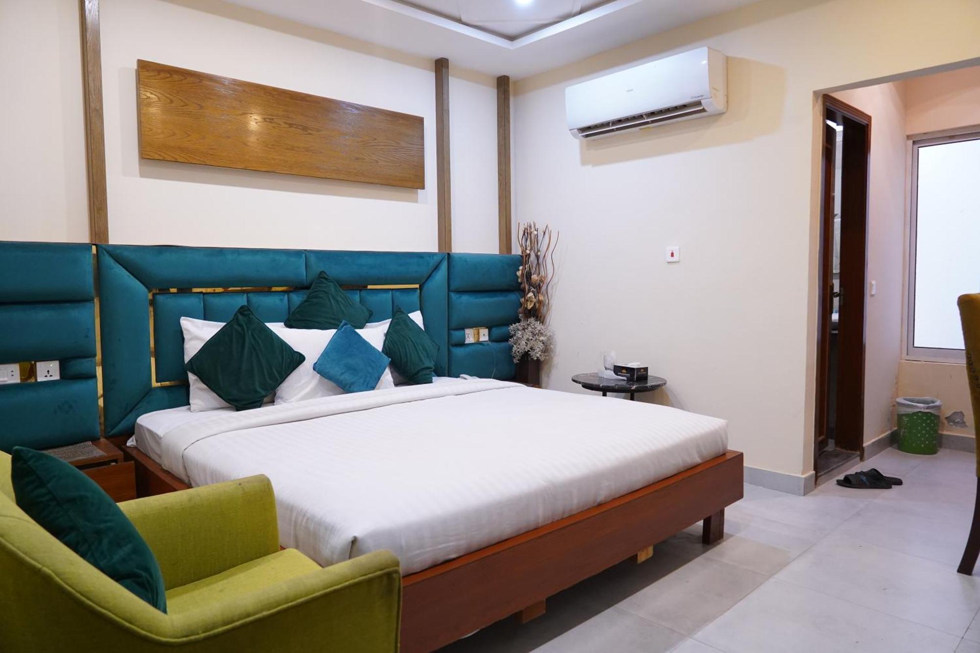 Hotel Avalon Suites 물탄 외부 사진