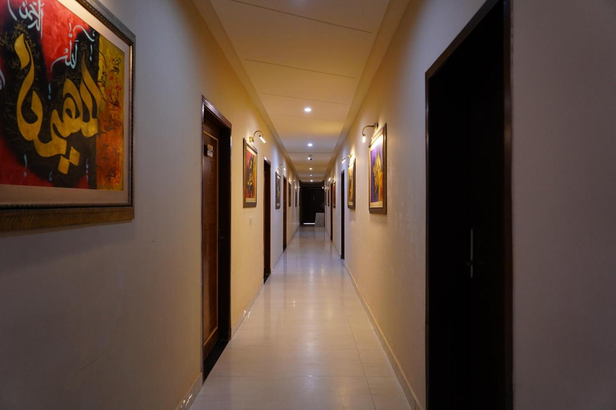 Hotel Avalon Suites 물탄 외부 사진