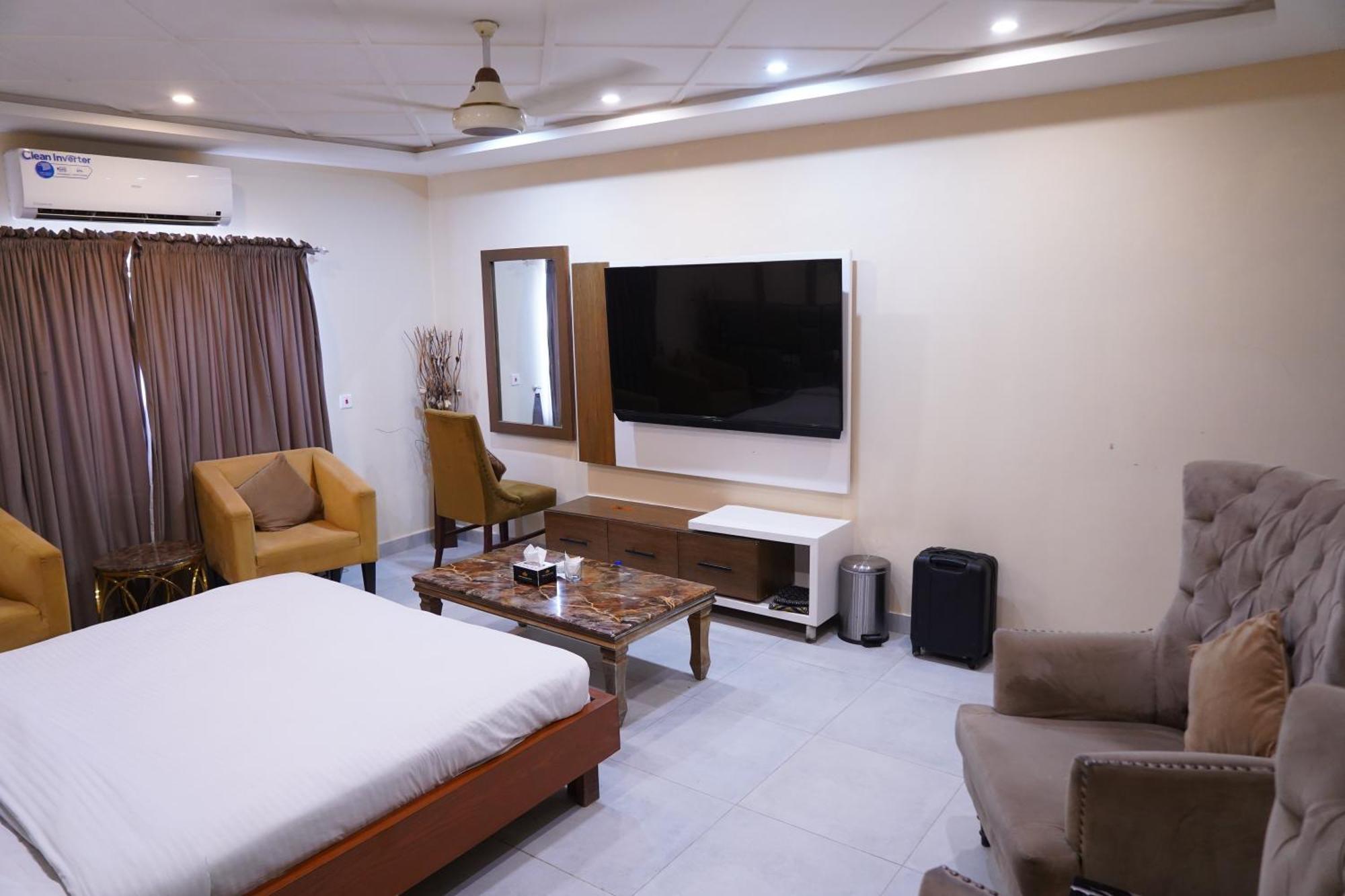 Hotel Avalon Suites 물탄 외부 사진