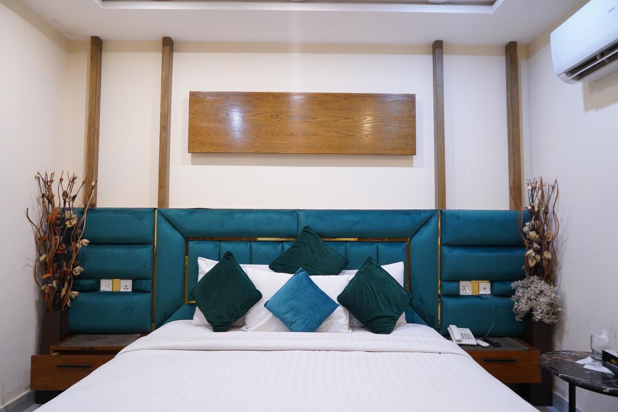 Hotel Avalon Suites 물탄 외부 사진