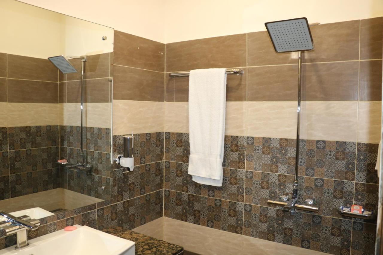 Hotel Avalon Suites 물탄 외부 사진