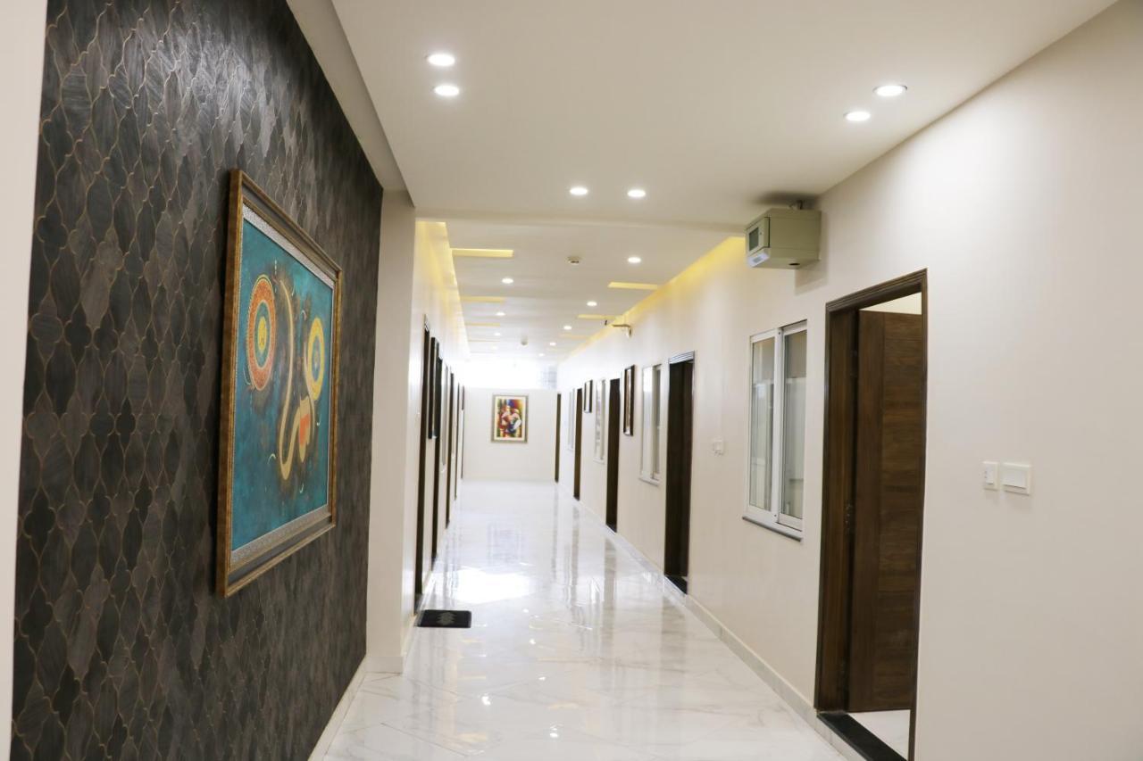 Hotel Avalon Suites 물탄 외부 사진