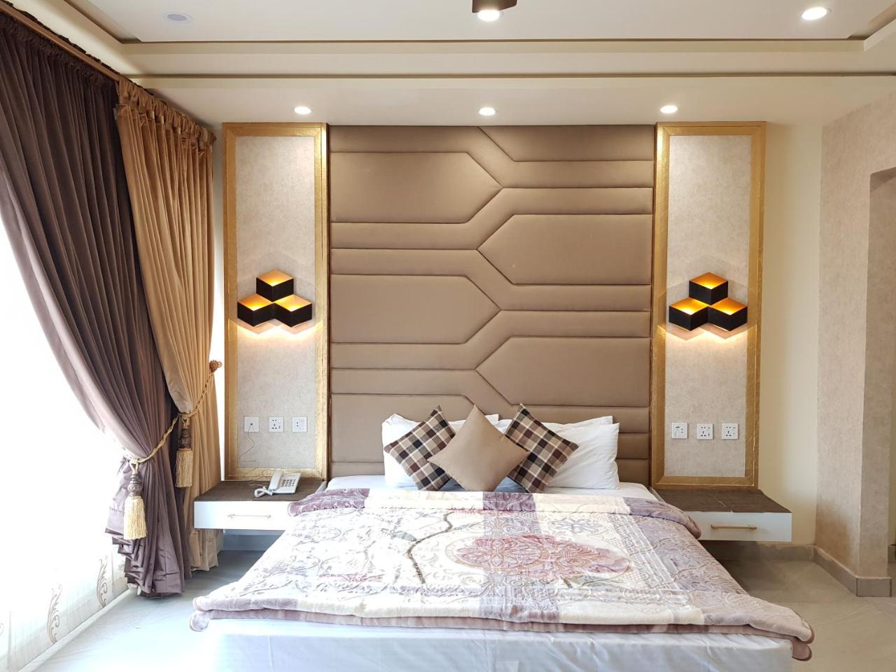 Hotel Avalon Suites 물탄 외부 사진
