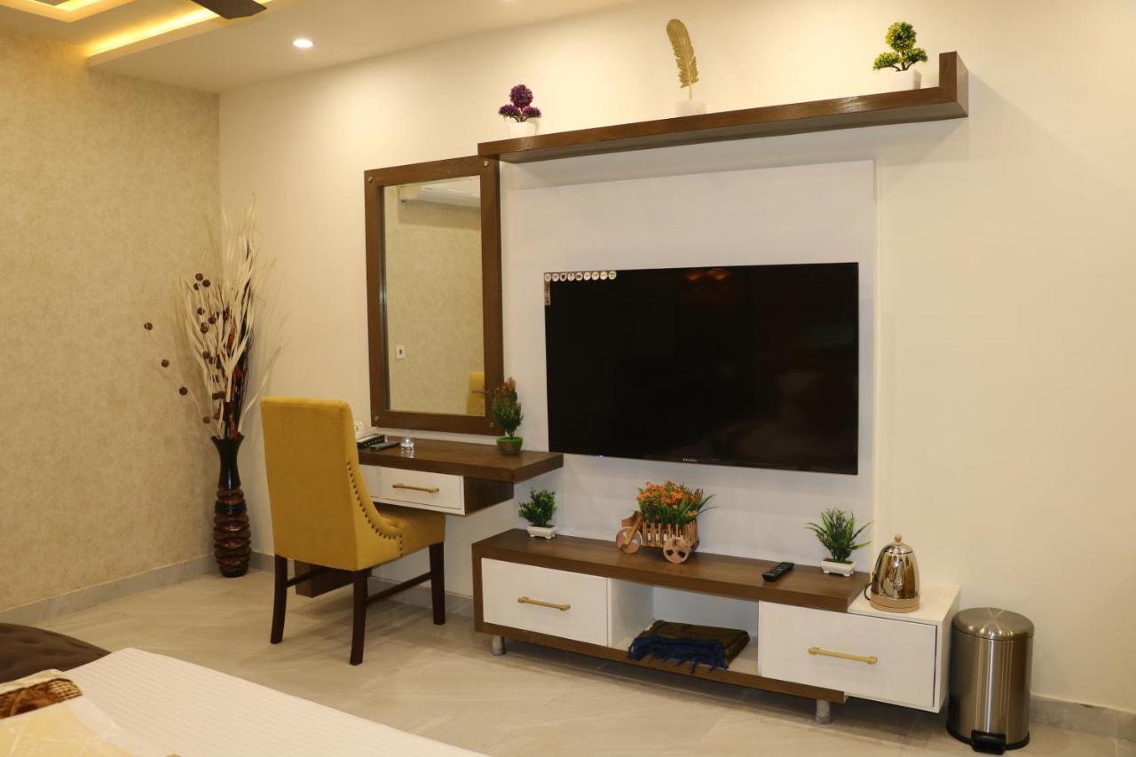 Hotel Avalon Suites 물탄 외부 사진