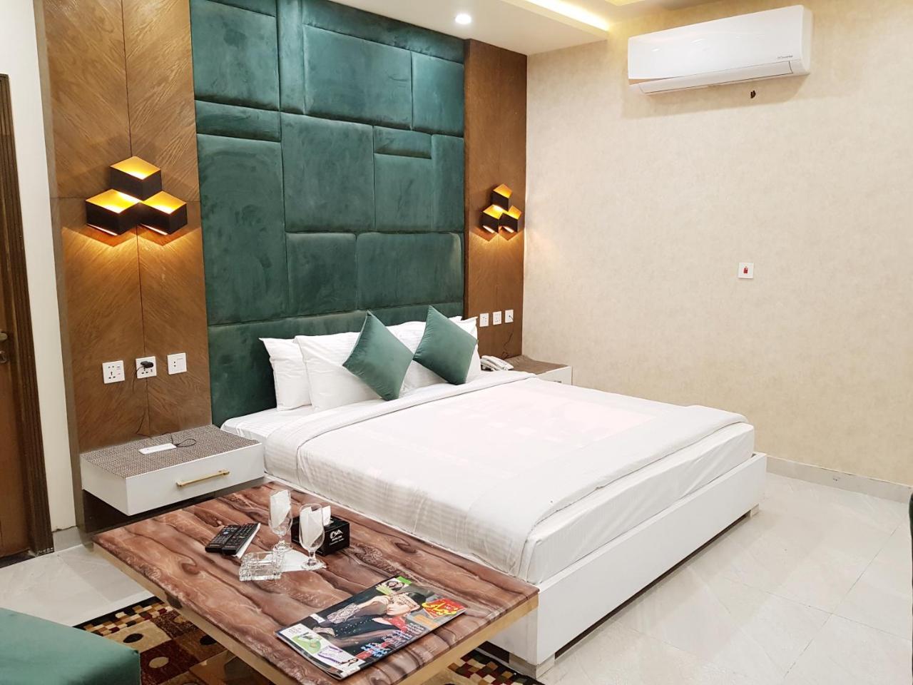 Hotel Avalon Suites 물탄 외부 사진