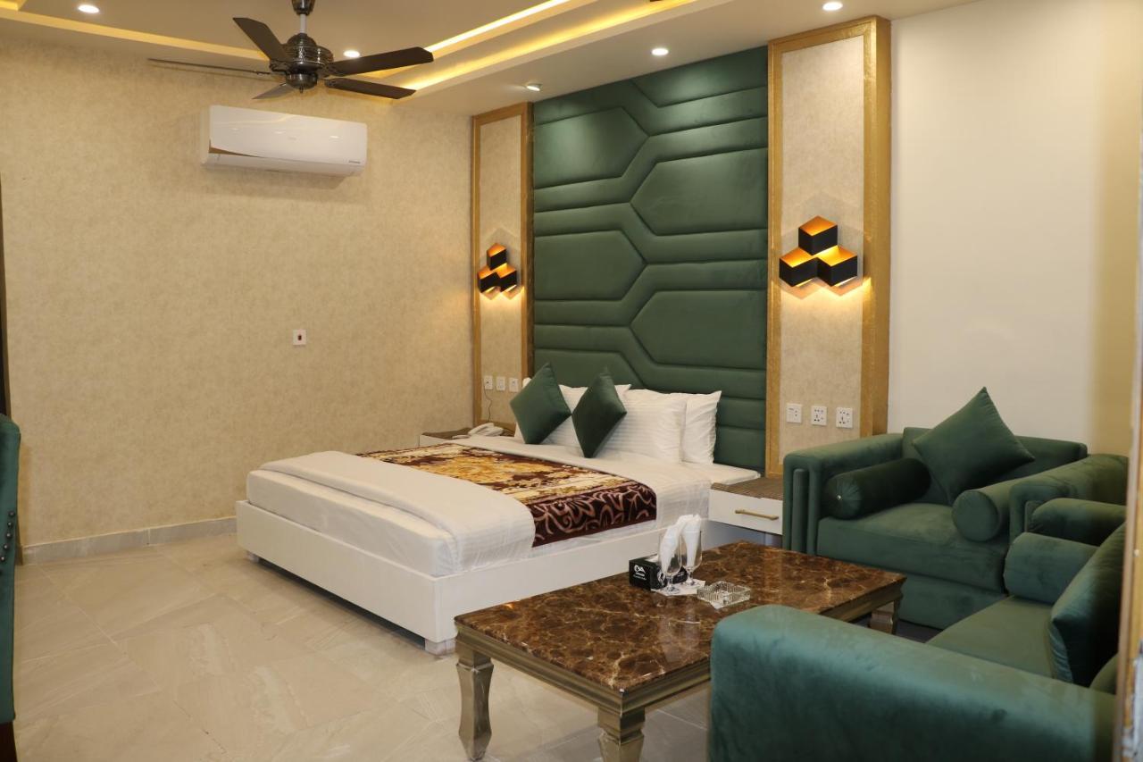 Hotel Avalon Suites 물탄 외부 사진
