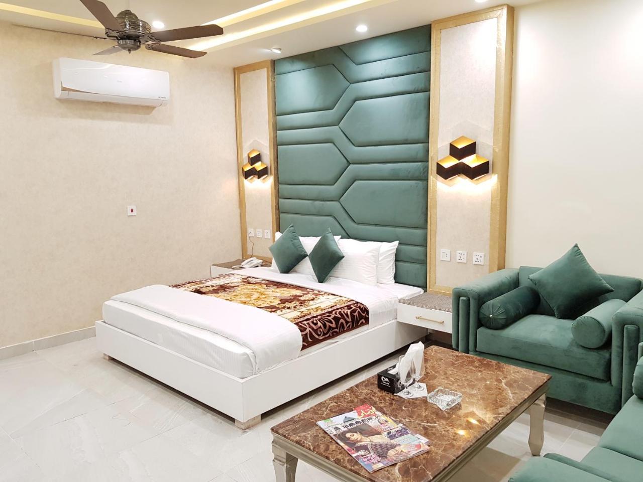 Hotel Avalon Suites 물탄 외부 사진