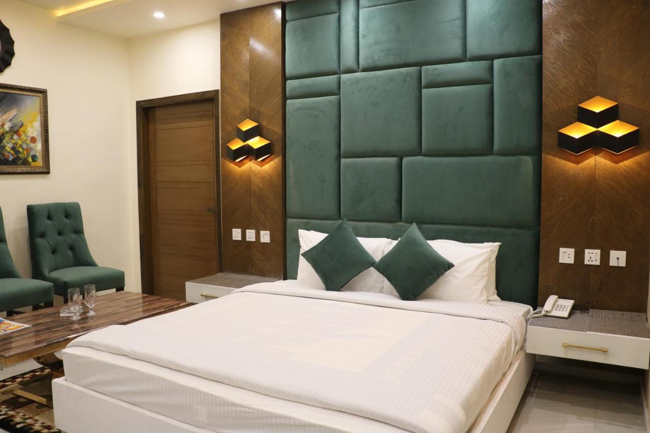 Hotel Avalon Suites 물탄 외부 사진