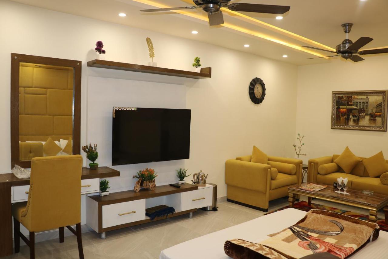 Hotel Avalon Suites 물탄 외부 사진