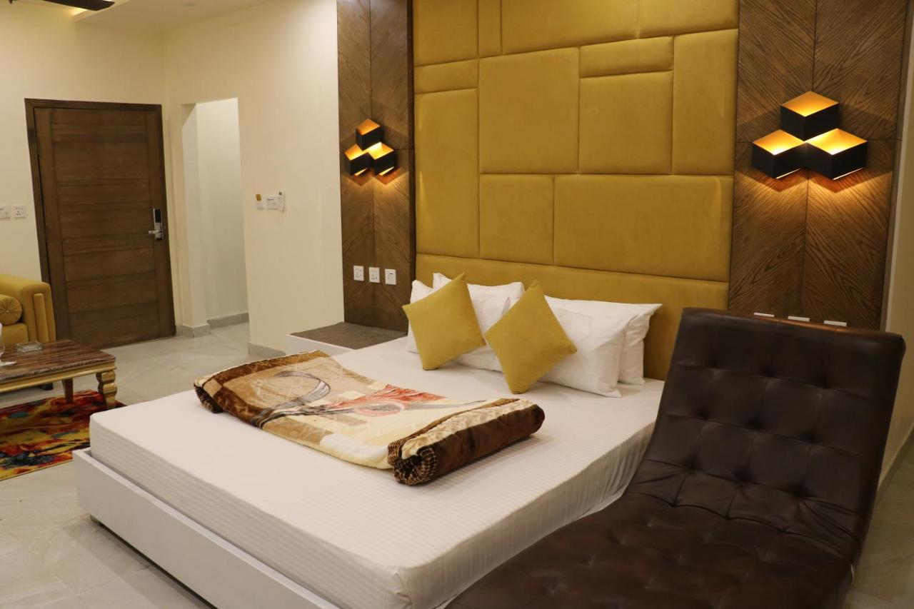 Hotel Avalon Suites 물탄 외부 사진