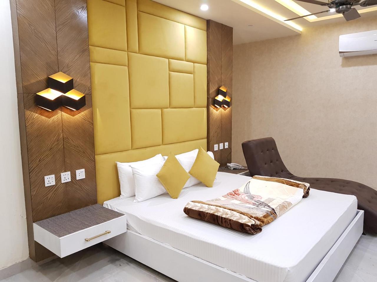 Hotel Avalon Suites 물탄 외부 사진